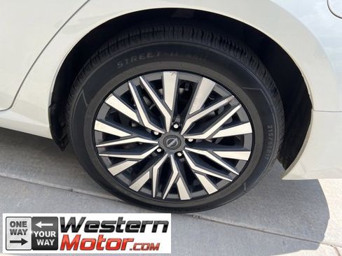 Used 2023 Nissan Altima 2.5 SV image 6