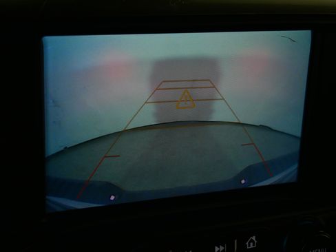 Used 2018 Chevrolet Silverado 1500 High Country image 33