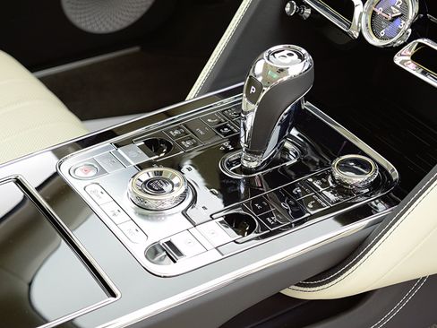 Used 2024 Bentley Flying Spur Azure AWD/4WD image 26