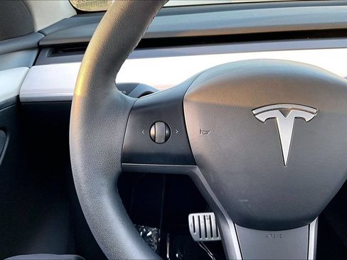 Used 2023 Tesla Model Y Performance AWD/4WD image 11