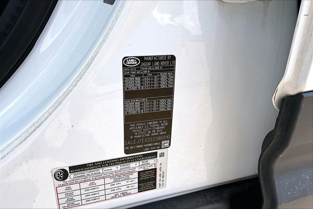 Used 2025 Land Rover Defender 110 S AWD/4WD image 18