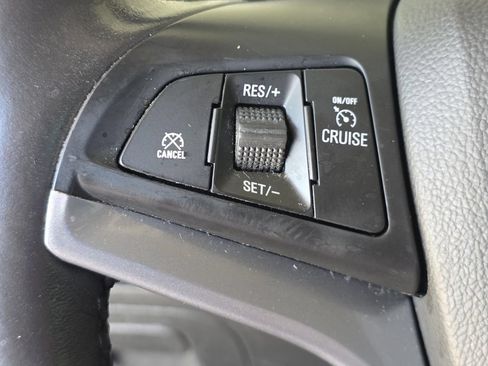 Used 2021 Chevrolet Trax LT w/ LT Convenience Package FWD image 22