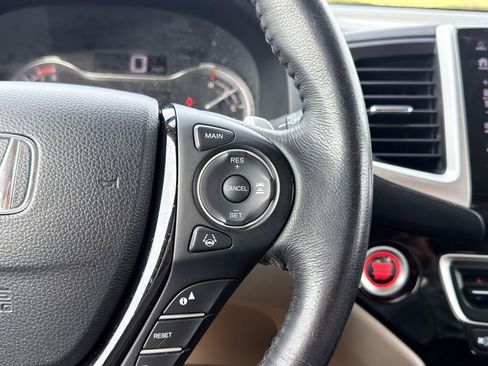 Used 2017 Honda Pilot Touring image 6