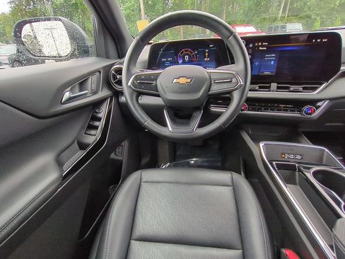 Used 2025 Chevrolet Equinox LT w/ Convenience Package II AWD/4WD image 14