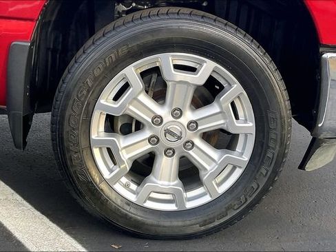 Used 2016 Nissan Titan SL image 9