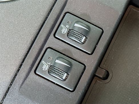 Used 2017 Toyota Camry XLE image 19