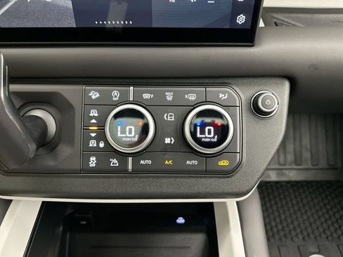 Certified 2025 Land Rover Defender 110 S AWD/4WD image 25