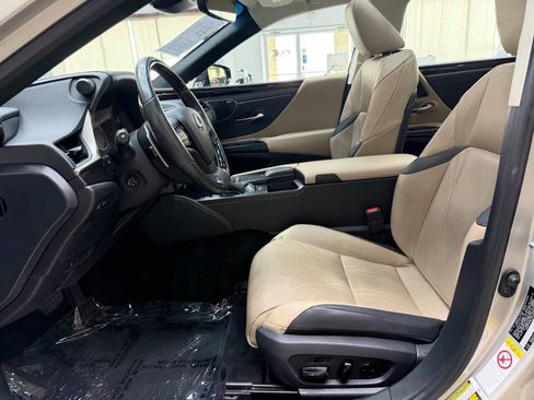 Used 2019 Lexus ES 350 w/ Accessory Package 2 FWD image 11
