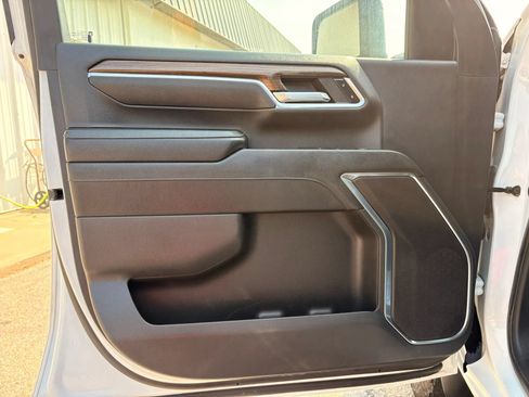 Used 2024 Chevrolet Silverado 2500 LT AWD/4WD image 15