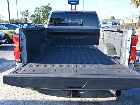 Used 2024 Chevrolet Silverado 2500 ZR2 w/ Technology Package image 24
