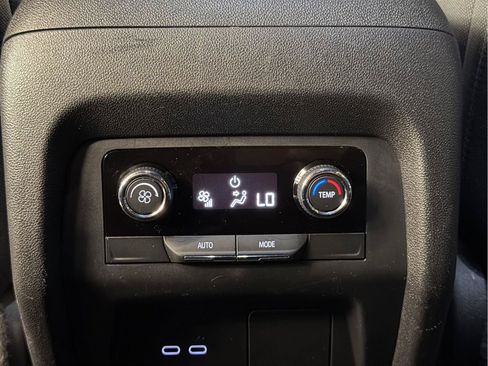 Used 2025 Chevrolet Traverse LT AWD/4WD image 35