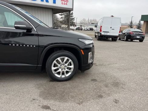 Used 2022 Chevrolet Traverse LS image 15