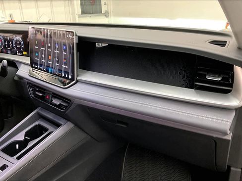 New 2026 Volkswagen Tiguan SE image 28