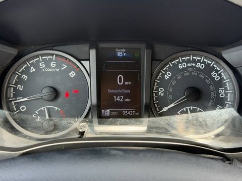 Used 2018 Toyota Tacoma TRD Sport RWD image 11