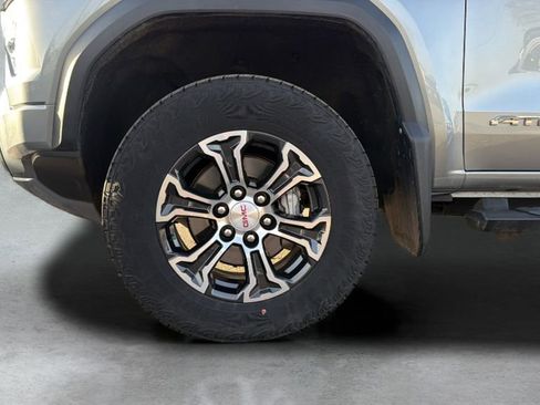 Used 2024 GMC Canyon AT4 w/ Technology Package image 40