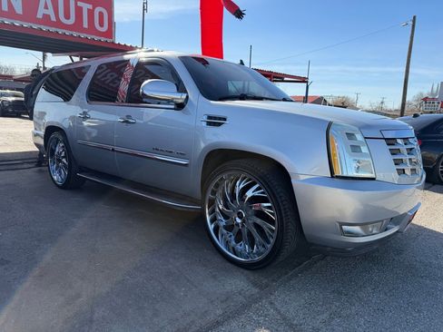 Used 2012 Cadillac Escalade ESV Luxury image 5