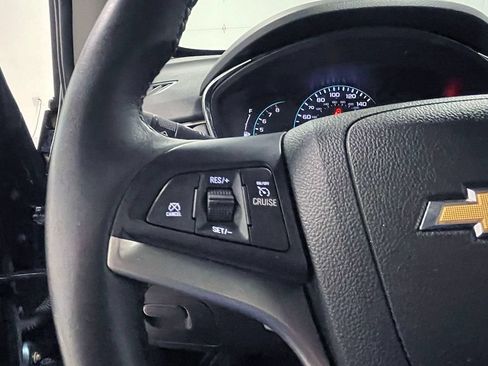 Used 2018 Chevrolet Trax LT w/ LT Convenience Package AWD/4WD image 32