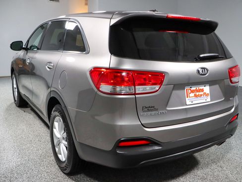 Used 2017 Kia Sorento L image 9