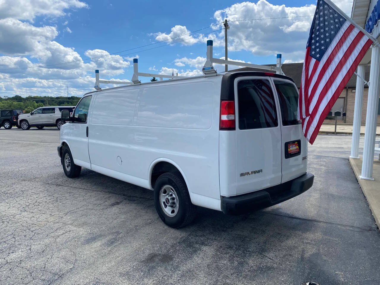 Used 2018 GMC Savana 2500 Extended RWD image 3