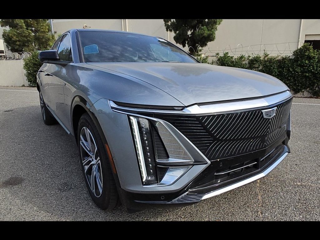 Used 2024 Cadillac Lyriq Luxury RWD image 2