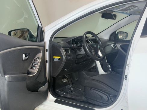 Used 2017 Hyundai Elantra GT FWD image 10