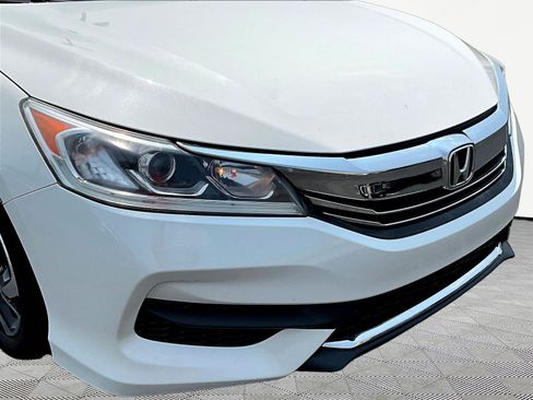Used 2017 Honda Accord LX image 31