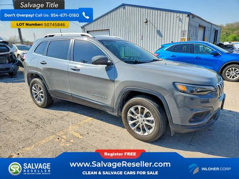 Used 2019 Jeep Cherokee Latitude Plus w/ Cold Weather Group AWD/4WD image 5