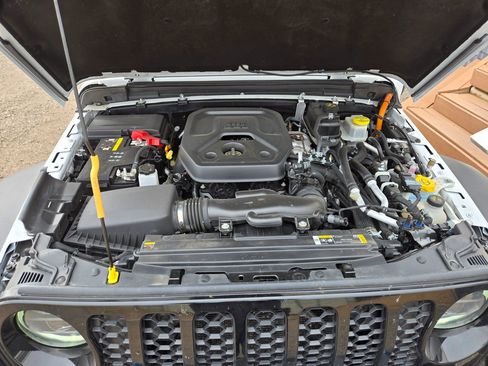 Used 2023 Jeep Wrangler Unlimited w/ Cold Weather Group image 9