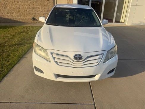 Used 2010 Toyota Camry LE FWD image 3