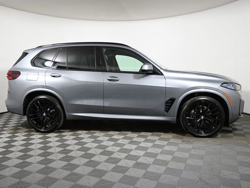 New 2026 BMW X5 xDrive40i w/ M Sport Package AWD/4WD image 8