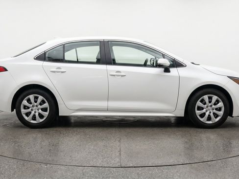 Used 2025 Toyota Corolla LE FWD image 11
