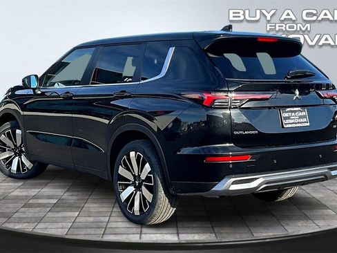 New 2025 Mitsubishi Outlander SE image 3