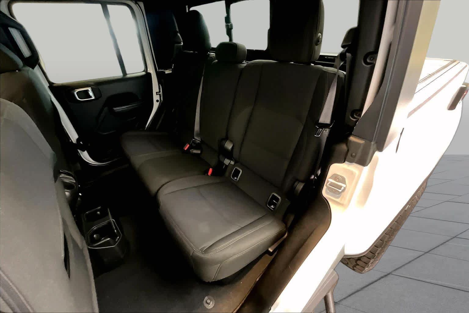 Used 2022 Jeep Gladiator Sport AWD/4WD image 19