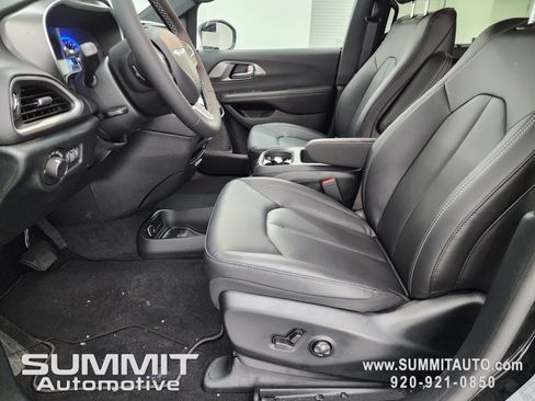 New 2026 Chrysler Voyager LX image 8