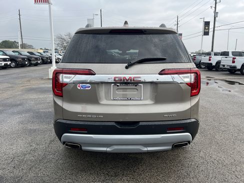 Used 2023 GMC Acadia SLE w/ Driver Convenience Package image 3