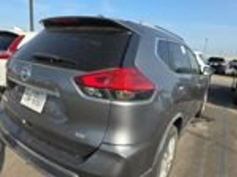 Used 2018 Nissan Rogue SV FWD image 3