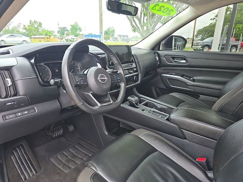 Used 2023 Nissan Pathfinder SL w/ Lighting Package (N92) FWD image 14