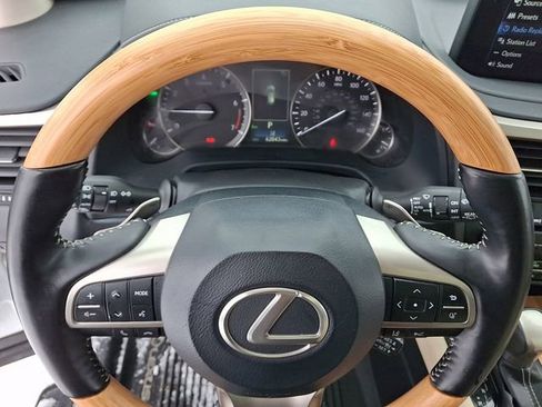 Used 2022 Lexus RX 350L Premium w/ Premium Package image 25