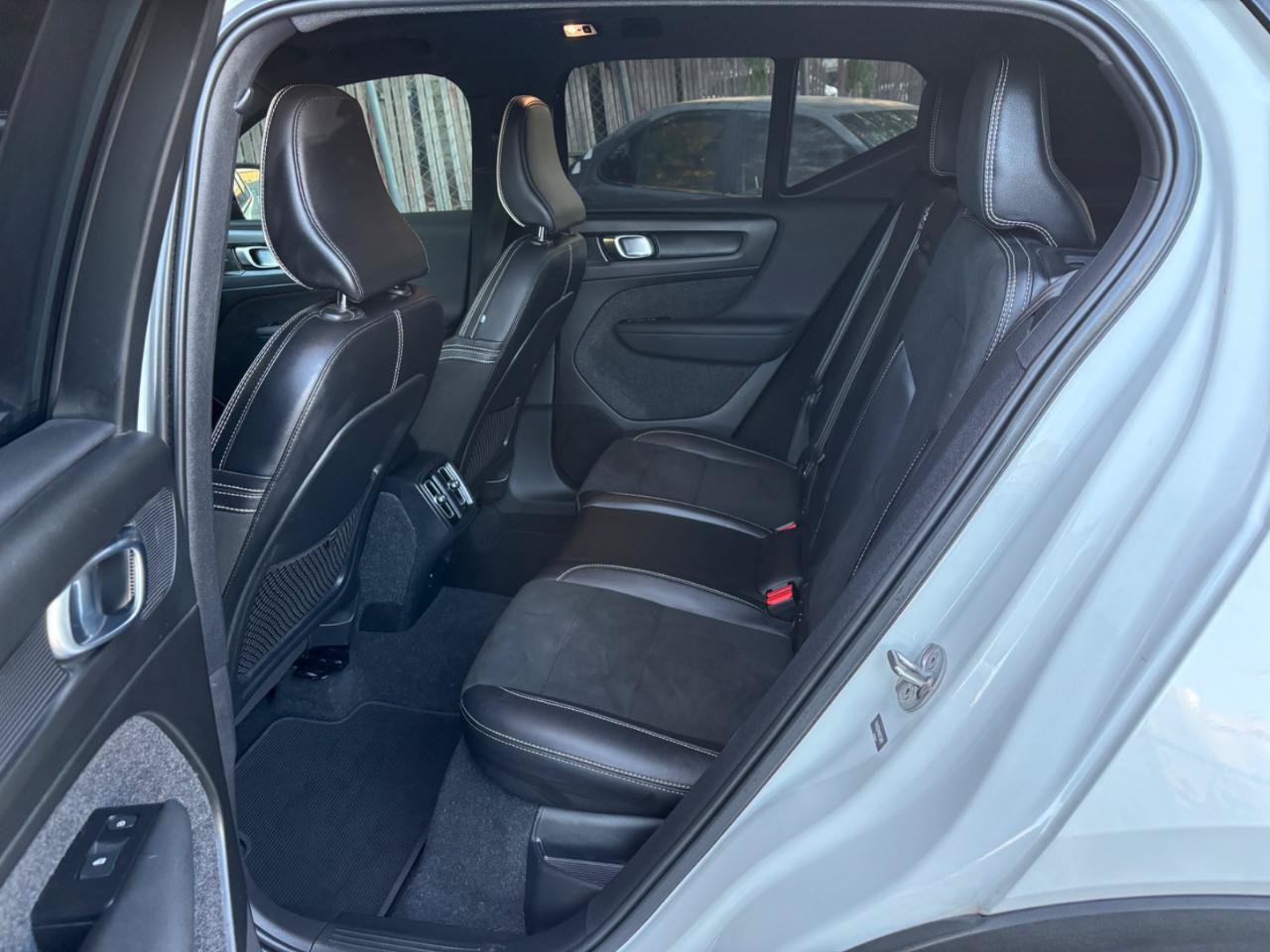 Used 2022 Volvo XC40 T5 R-Design AWD/4WD image 18