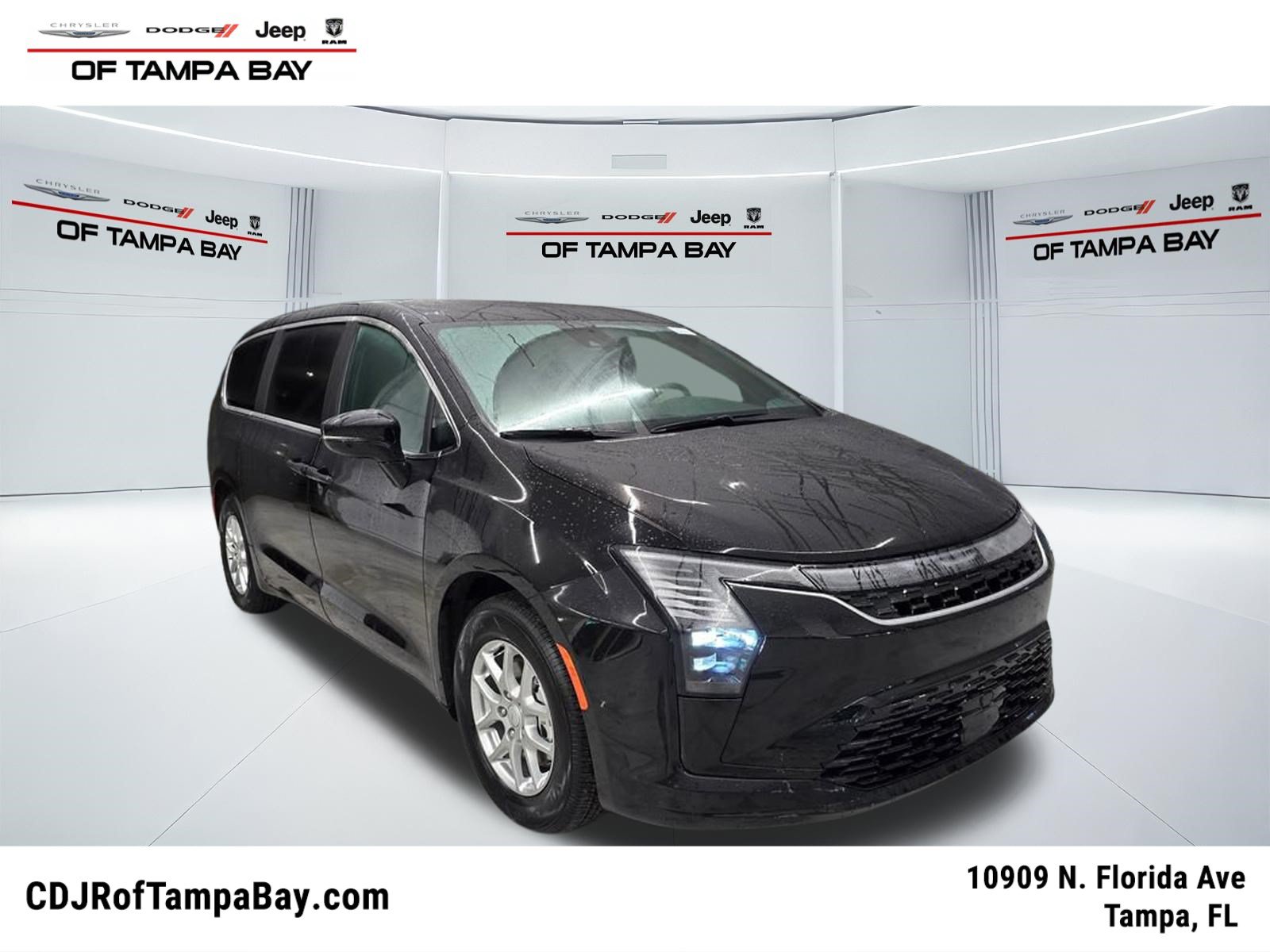 New 2027 Chrysler Pacifica Select FWD image 1