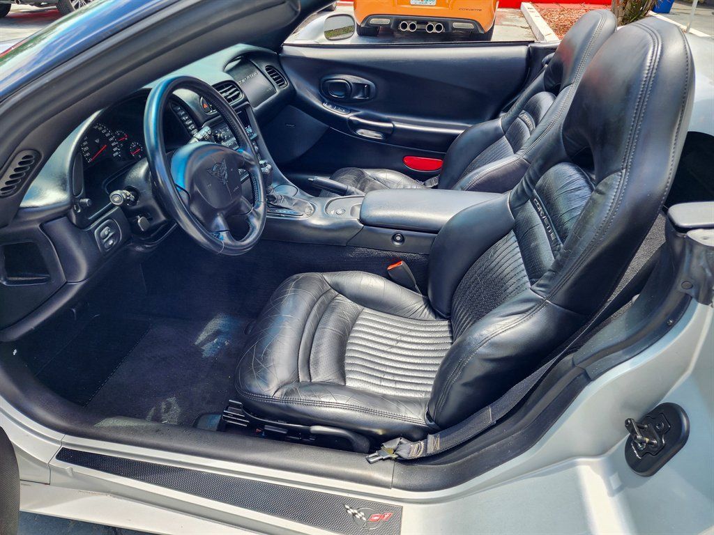 Used 2000 Chevrolet Corvette Convertible w/ Memory Pkg RWD image 19