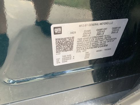 Used 2024 Cadillac XT4 Luxury w/ Cold Weather Package FWD image 12