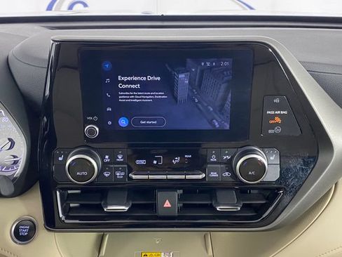 Certified 2024 Toyota Highlander XLE AWD/4WD image 17