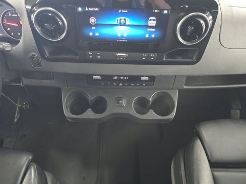Used 2023 Mercedes-Benz Sprinter 2500 image 8