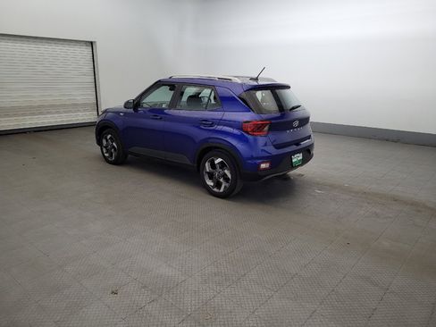 Used 2024 Hyundai Venue SEL FWD image 3