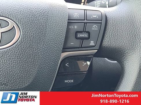 Used 2025 Toyota Camry LE w/ Convenience Package FWD image 29