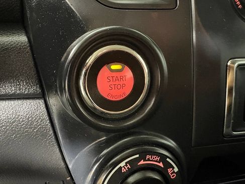 Used 2024 Nissan Titan SV AWD/4WD image 33
