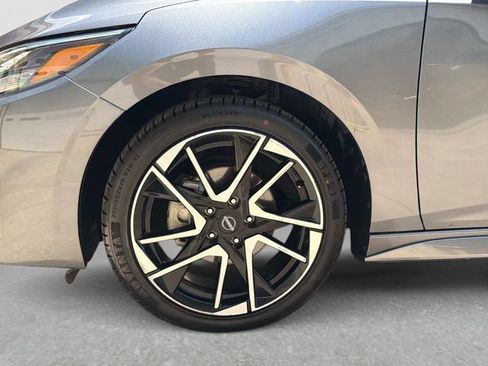 Used 2025 Nissan Sentra SR FWD image 11