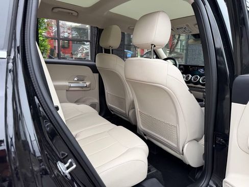 Used 2022 Mercedes-Benz GLB 250 4MATIC w/ Premium Package Lite image 38