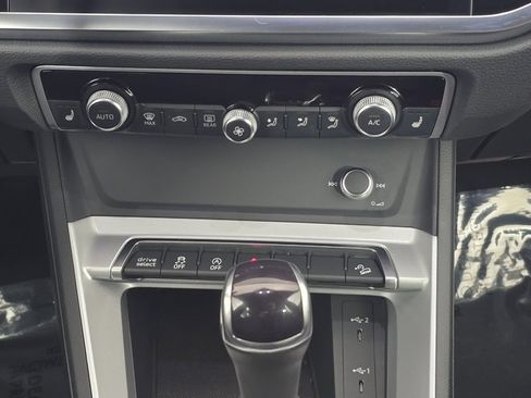 Used 2025 Audi Q3 2.0T Premium image 28